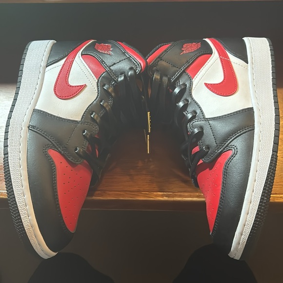 JORDAN ONES - Picture 3 of 7